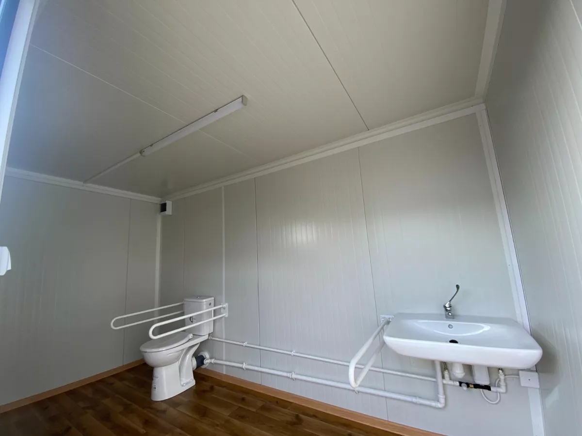 Contenedor sanitario para personas con discapacidad Contenedor sanitario para personas con discapacidad WC con rampa - Imagen 5
