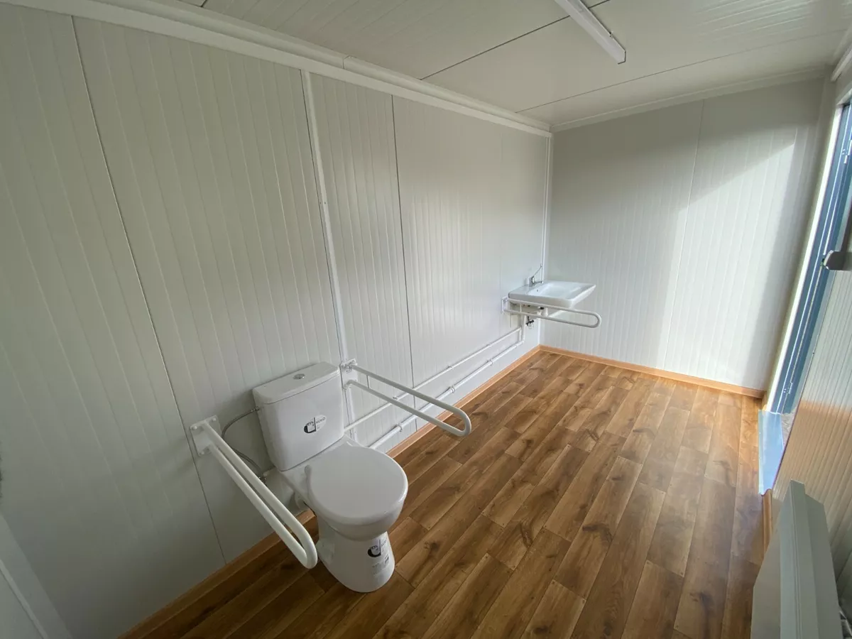 Contenedor sanitario para personas con discapacidad Contenedor sanitario para personas con discapacidad WC con rampa - Imagen 6