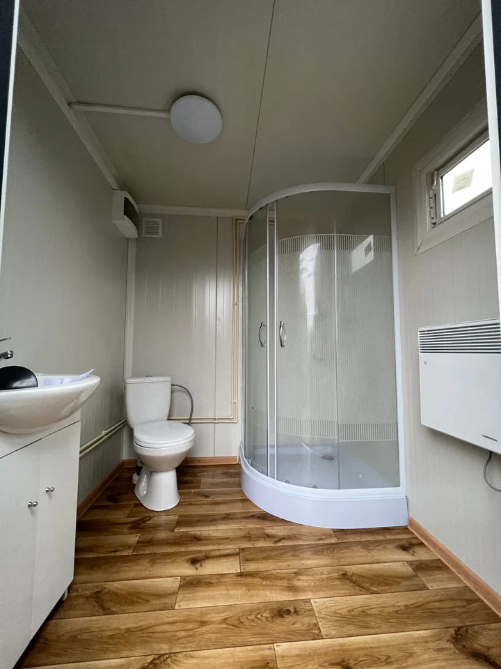 CONTENEDOR SANITARIO 2,00 x 2,00 M CON DUCHA Y CISTERNA - Imagen 3